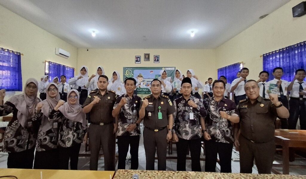 Program Jaksa Masuk Sekolah Kejaksaan Negeri Cilacap di SMP Negeri 2 Bantarsari