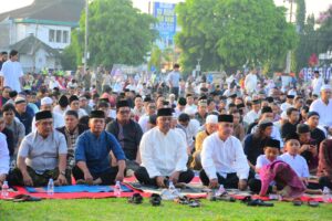 Sekitar 5.000 Jamaah Ikuti Sholat Idul Adha 1447 H di Alun-Alun Cilacap