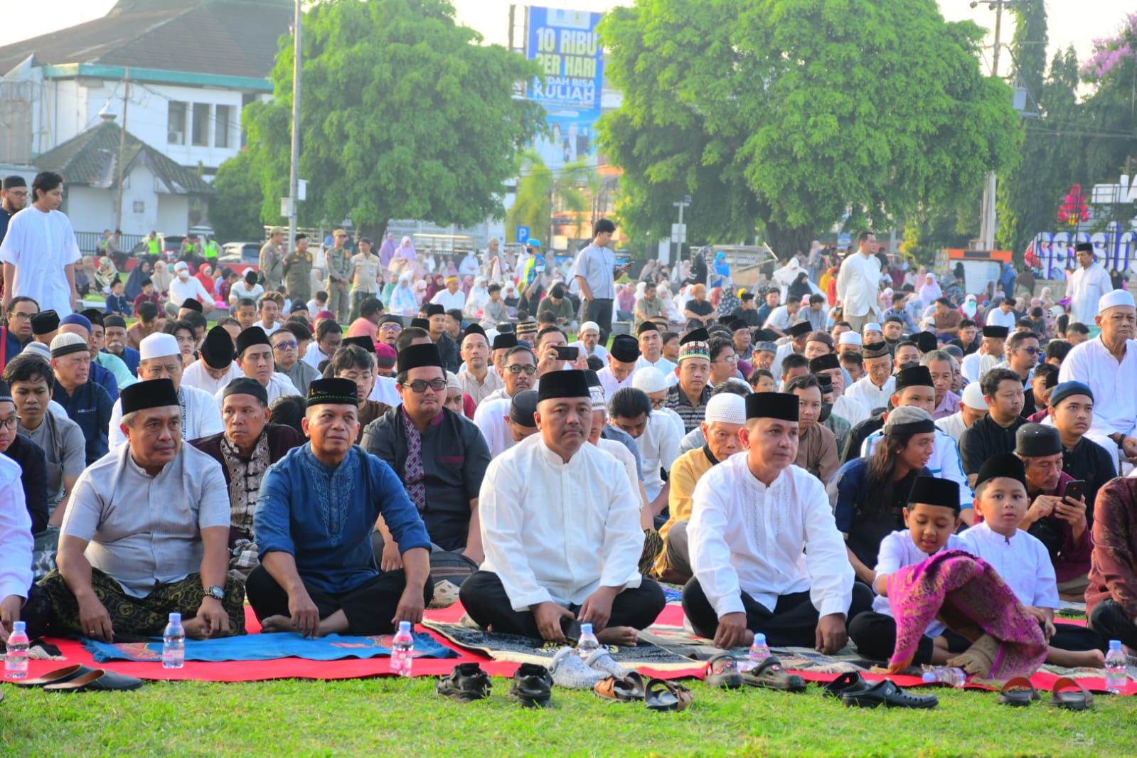 Ribuan jamaah melaksanakan Sholat Idul Adha 1447 H di Alun-Alun Cilacap