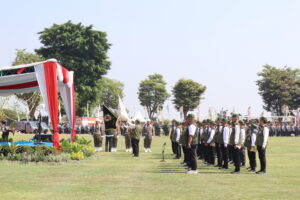 Kejari Cilacap Hadiri Apel Akbar Satlinmas dan Pengukuhan Aslinmas Jawa Tengah